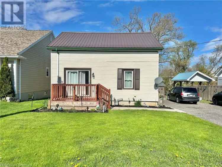 4 Bedroom Lakeside Home in Port Rowan