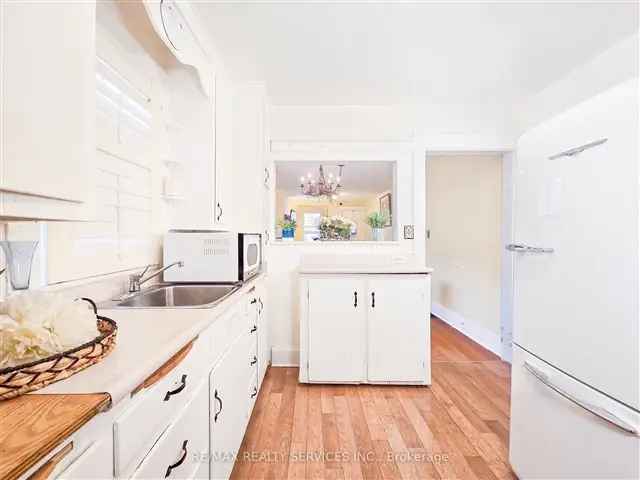 House For Sale in Toronto, Ontario