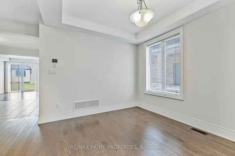 Executive Modern Semi-Detached Freehold in Holland Landing