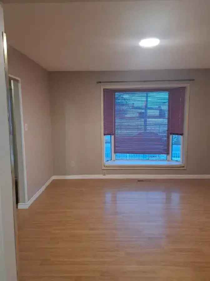 Rent Duplex in Family Neighborhood with 2 Bedrooms and Yard