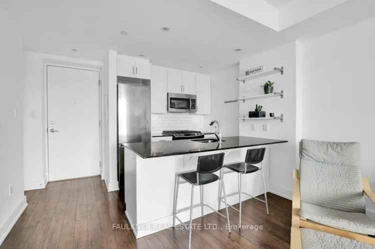 Energy-Efficient 1-Bedroom Condo near Little Italy