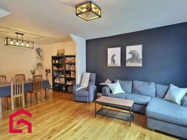 Bungalow for Sale in Victoriaville, 2 Bedrooms