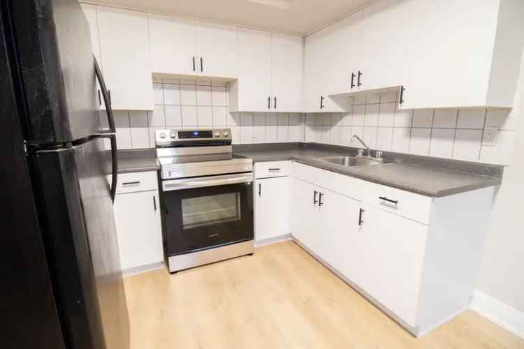 Apartment for Rent in St. Catharines with 1 Bedroom and Parking