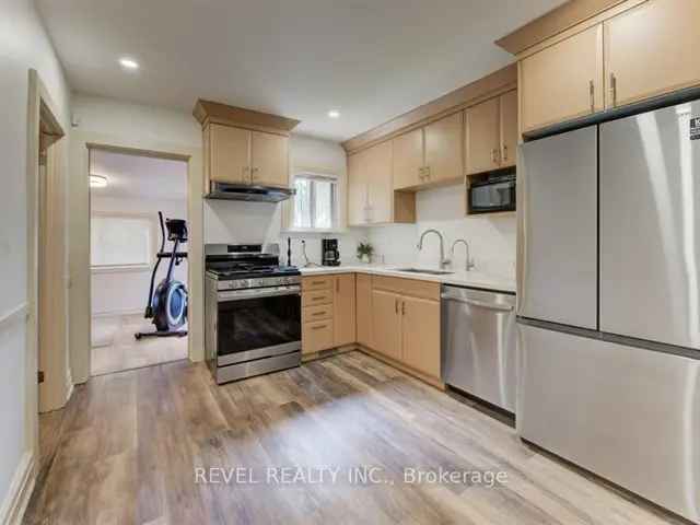 House For Sale in Hamilton, Ontario