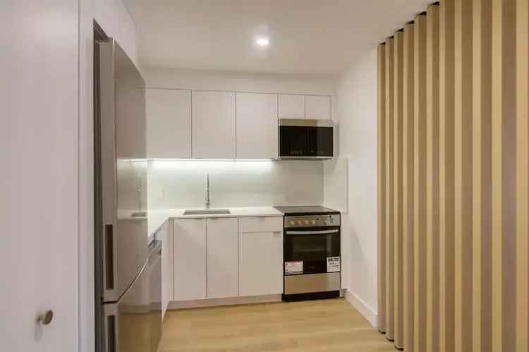 Renovated Studio Apartment in Montreal Near Edouard-Montpetit Metro