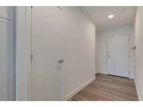 Luxury Kensington Condo 1 Bed Plus Den