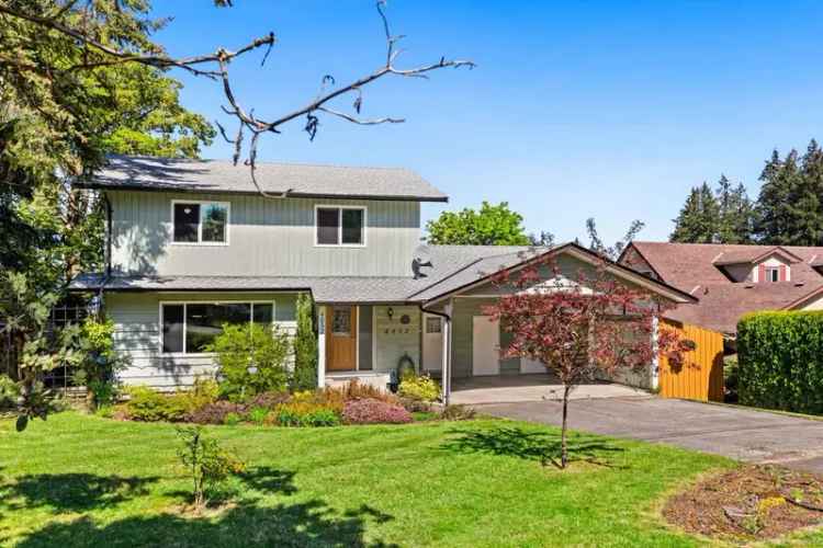 Charming 3 Bed 3 Bath Home in Cowichan Bay