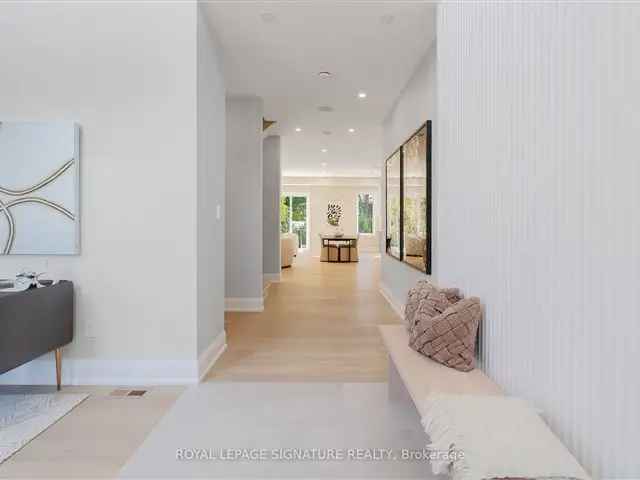 House For Sale in Oakville, Ontario