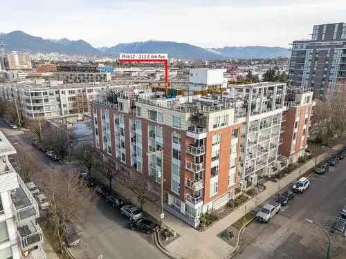 For Sale Pristine Penthouse in Vancouver with Rooftop Deck and Views