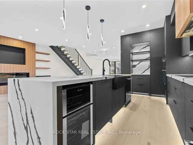 House For Sale in Hamilton, Ontario