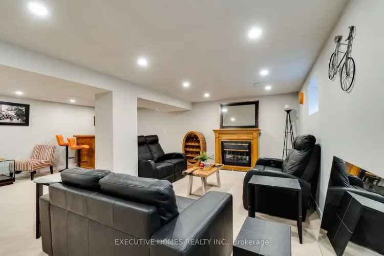 House For Sale in East Street, Oakville, Ontario