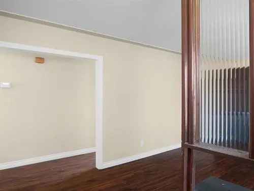 House For Sale in Balwin Edmonton