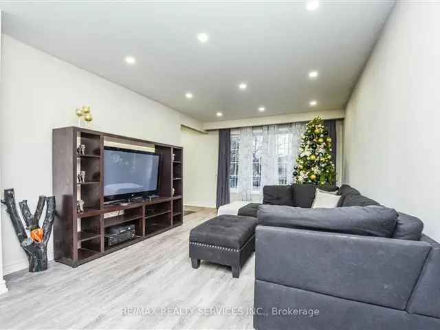 Bright Raised Bungalow Near Schools Parks and Westwood Mall