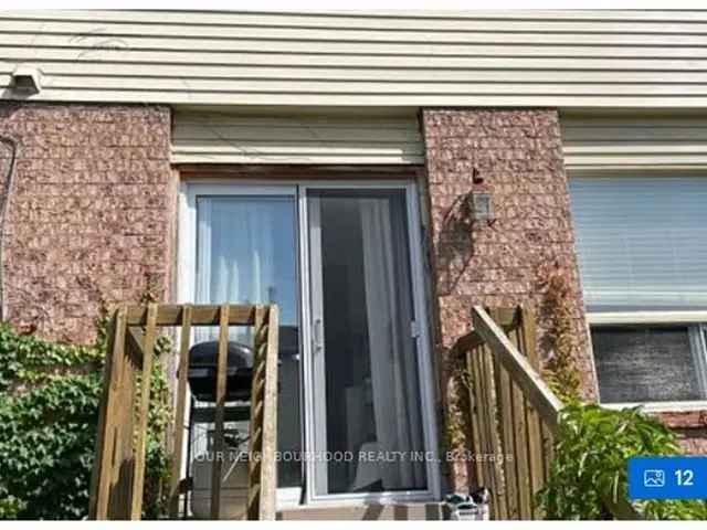 Courtice Townhome: 3 Beds, 3 Baths, Backyard Patio & 2-Car Parking