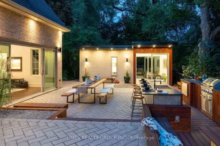 Luxury Ancaster Home with Spa, Wine Cellar & Outdoor Kitchen