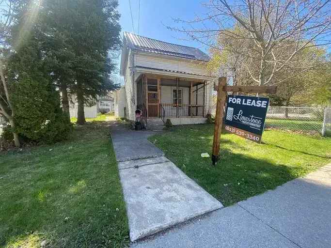 3 Bedroom 1.5 Bath Home Kingston Large Lot Updated Kitchen