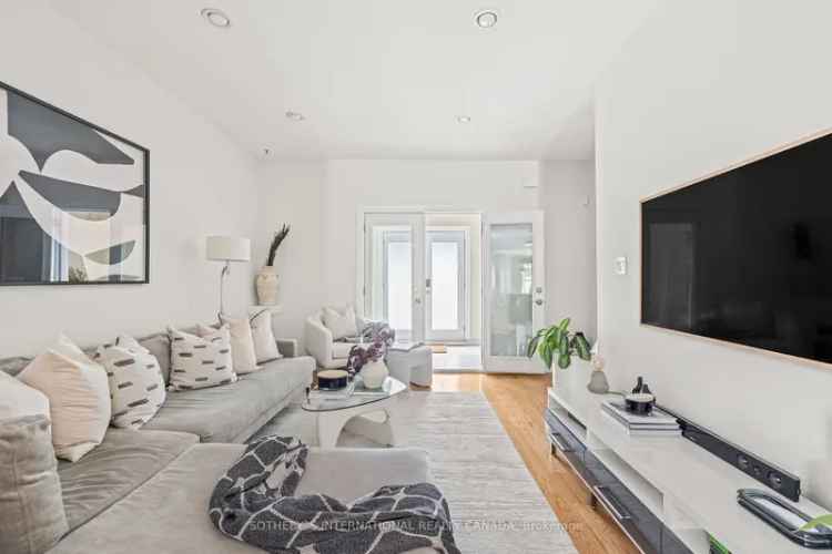 Sophisticated Townhome for Rent in South Riverdale with Private Terrace