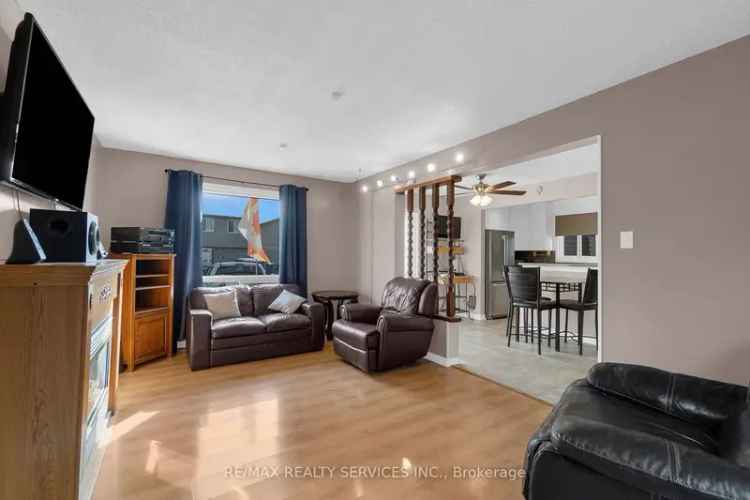 Buy Detached Home in Central Park with Modern Features and Spacious Yard