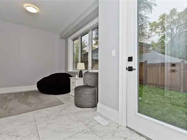 Beautiful Newer Home in Kingsway - Modern Open Concept Family Home