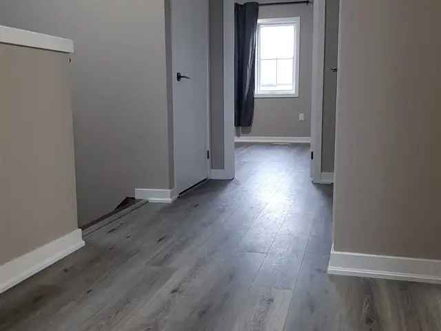 Townhouse For Rent in Hamilton, Ontario