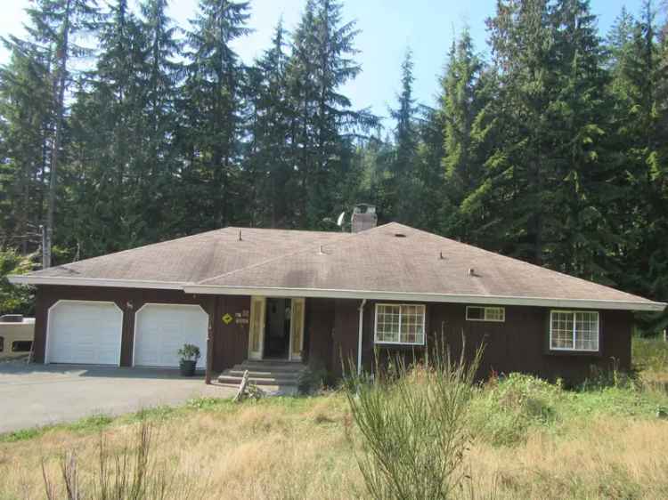 A $1,999,900.00 House with Acreage with 3 bedrooms in Steelhead, Mission