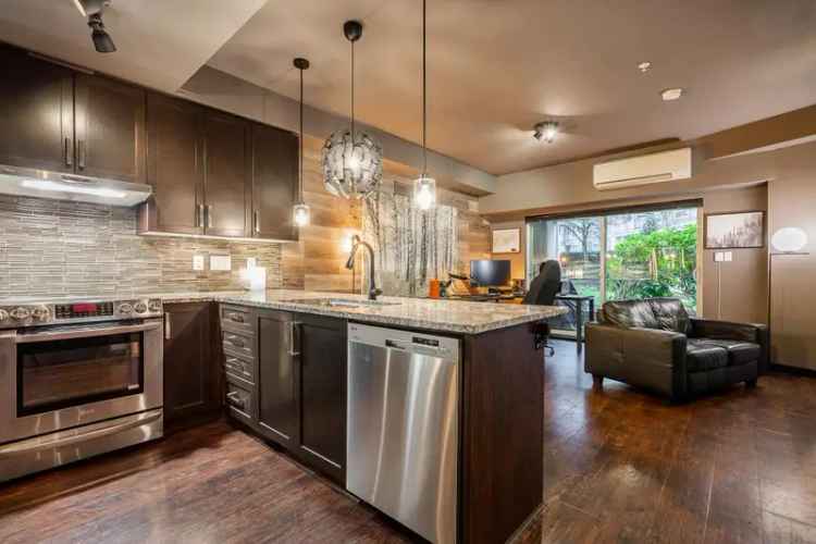 Condo For Sale in Surrey, British Columbia