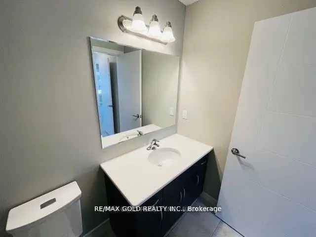 Beautiful End Unit Townhouse 3 Brs 25 Washrooms Doon South