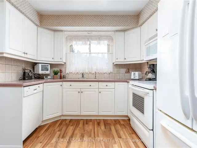 House For Sale in Brantford, Ontario