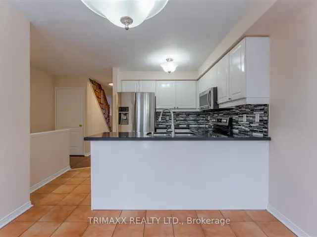 Downtown Mississauga House: New Floors, Spacious Kitchen, Large Deck