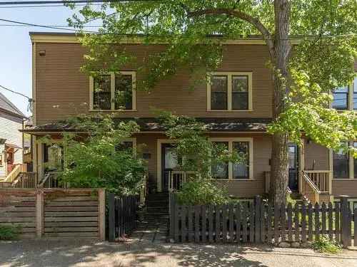 Townhouse For Sale In Vancouver BC - 3 Beds 2 Baths