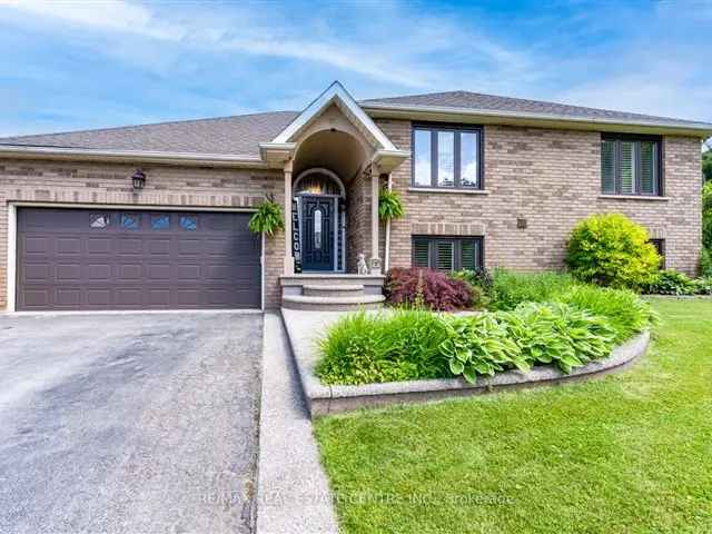 Luxury 5-Level Sidesplit with Escarpment Views 6 Beds 4.5 Baths