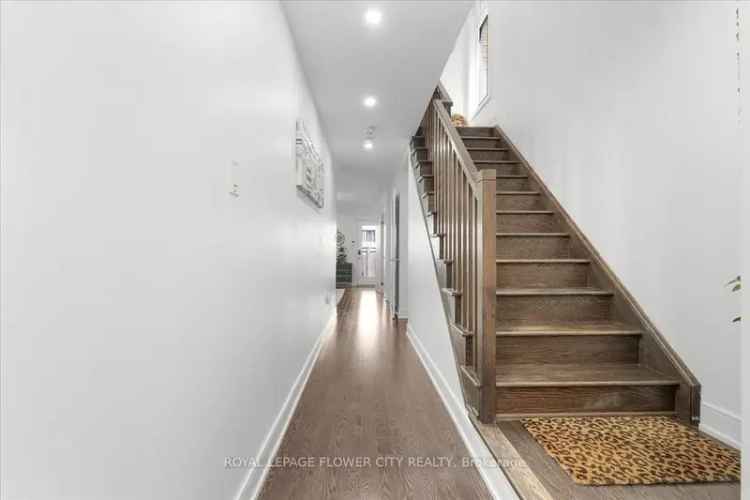 Executive Townhome 2578 sq ft 4 Levels Cul-de-sac Family Home