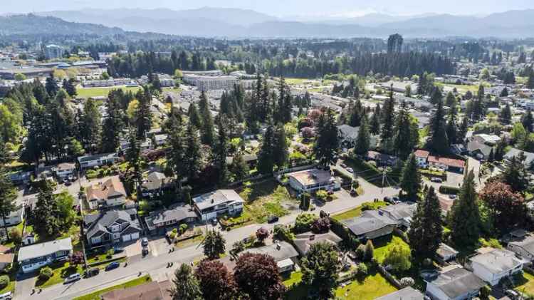 7140 sq ft Lot with 5 Bedroom House and 2 Bedroom Suite Abbotsford West