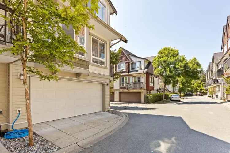 4 Bedroom Townhome with Double Garage and 2 Decks