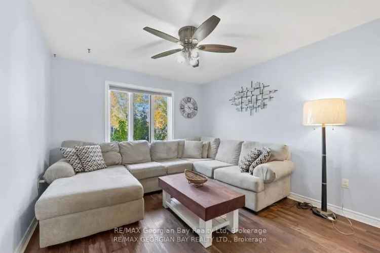 Family Home West End 4 Beds 3 Baths Large Kitchen Rec Room