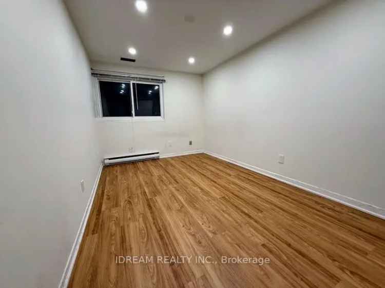 Buy Spacious Condo Townhouse in Riverdale with Convenient Features