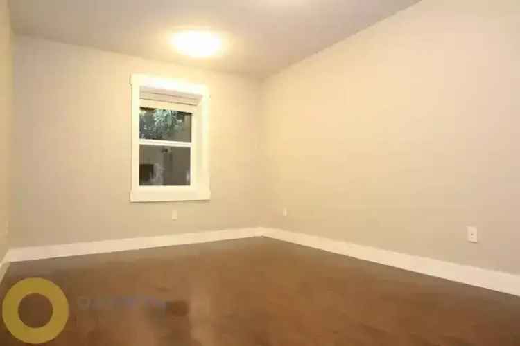 2 Bedroom 1 Bathroom House North Vancouver