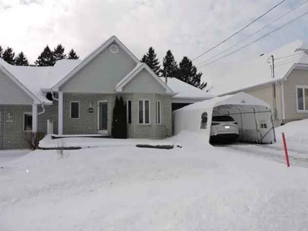 1 Bedroom Semi Detached Bungalow St Georges