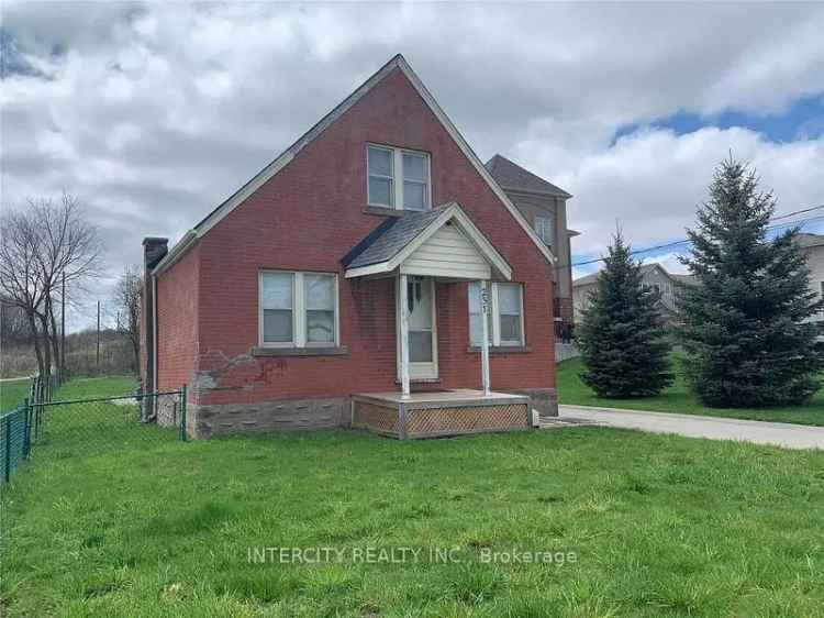 231 Lawrence Avenue 2 Storey Home 1200 Sqft .29 Acre Lot
