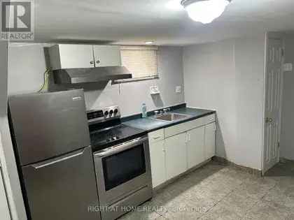 Rent Bright Spacious 2 Rooms Apartment in Toronto with Parking and Laundry