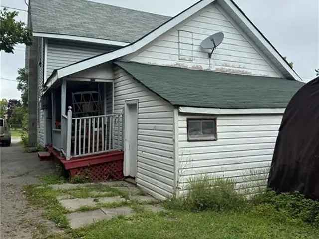 Duplex For Sale in Smiths Falls, Ontario