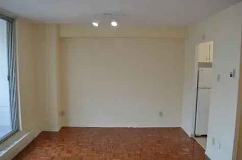 1 Bedroom Apartment 101 m² Toronto