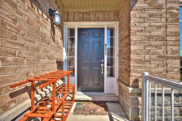 Niagara Falls Bungalow 2600 sq ft 2+2 Beds 3 Baths Family Home