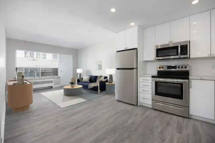 Lease Apartment in Toronto with Modern Features and Great Amenities