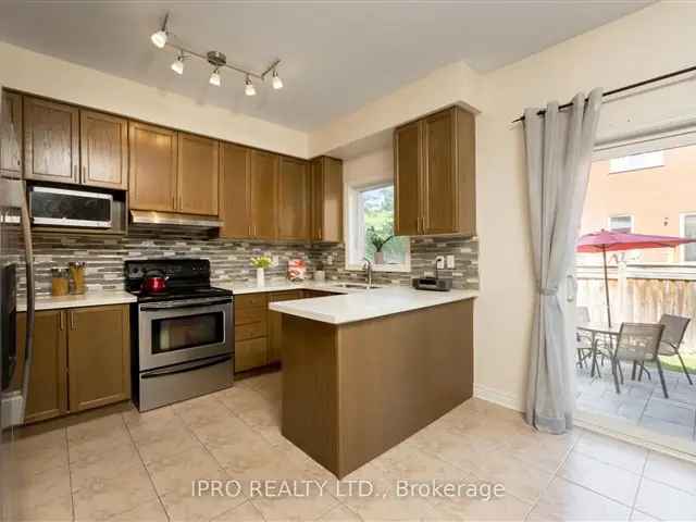 Spacious Townhome in Vellore Village with Finished Basement