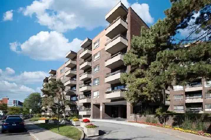 Rent 2 Bedroom Apartment in Ville Mont Royal Near Bus Services