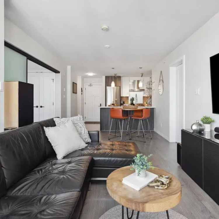 PENTHOUSE w Stunning Views Large Rooftop Deck
