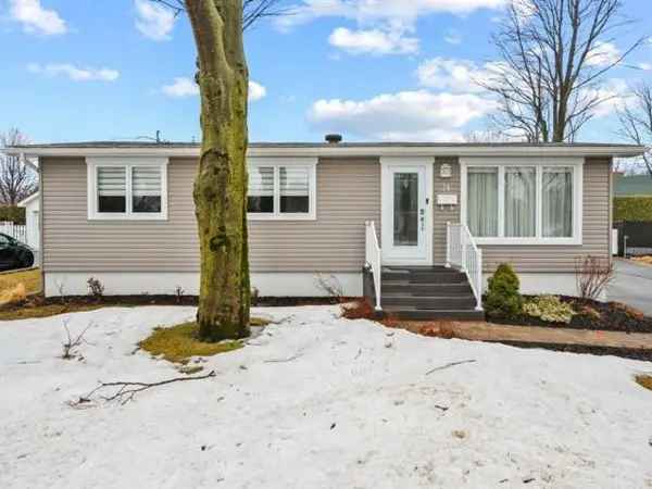 Renovated Bungalow for Sale Montérégie Large Backyard Heated Garage