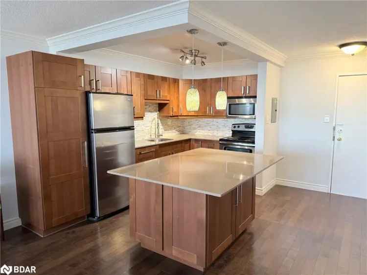 Bronte Village Lakeview Condo: Renovated 2 Bed 1 Bath Suite