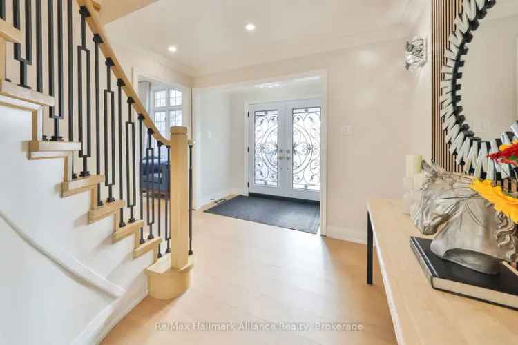 Stunning Renovated Family Home in Southeast Oakville